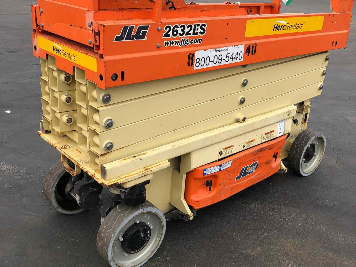 2016 JLG 2632ES