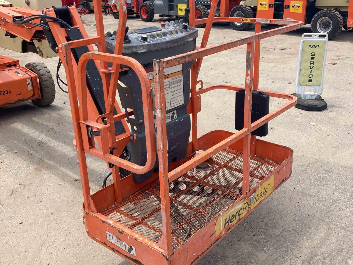 2015 JLG E450AJ-3