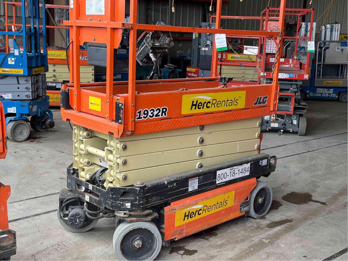 2017 JLG 1932R