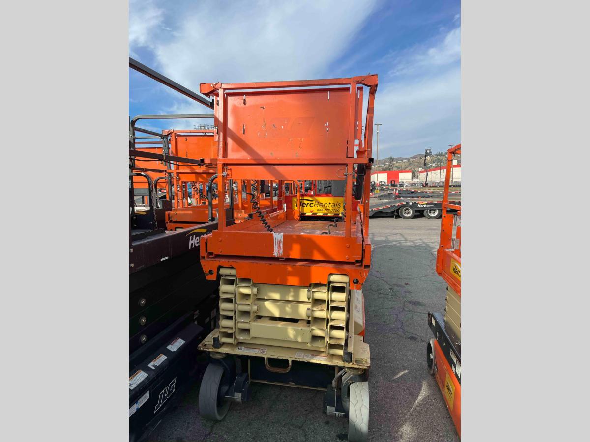 2016 JLG 3246ES