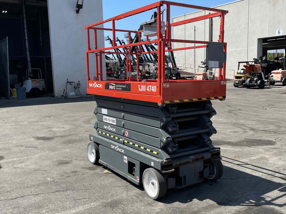 2017 Skyjack SJ4740