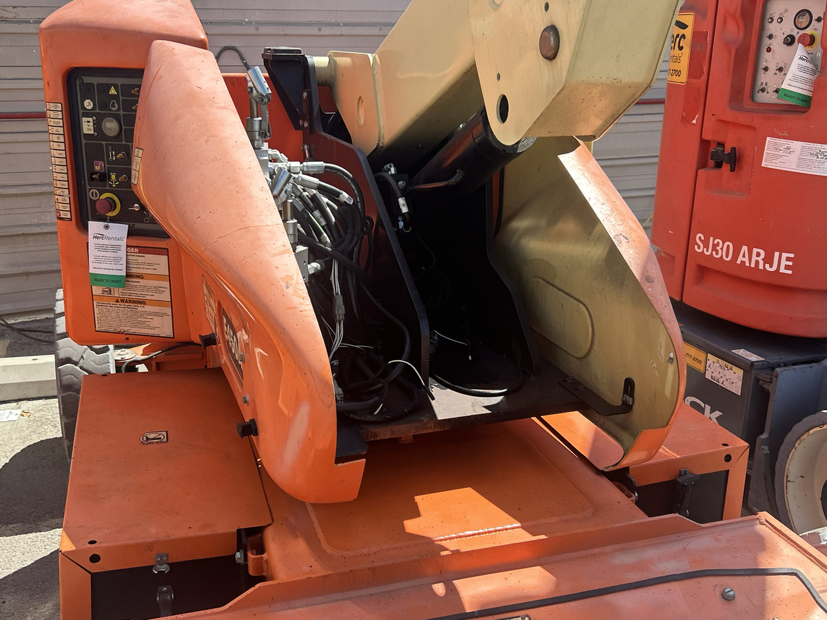 2018 JLG E450AJ-11
