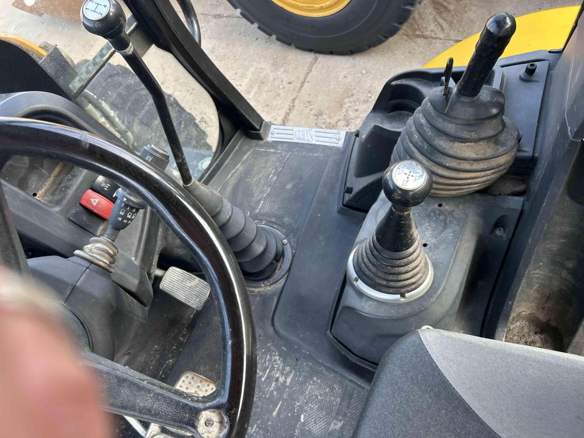 2021 JCB 3CX-8