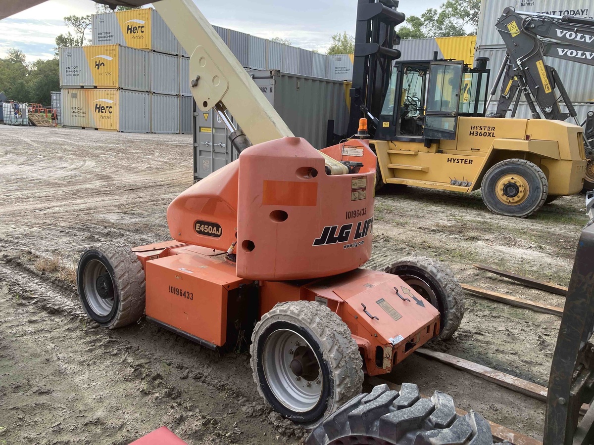 2016 JLG E450AJ-3