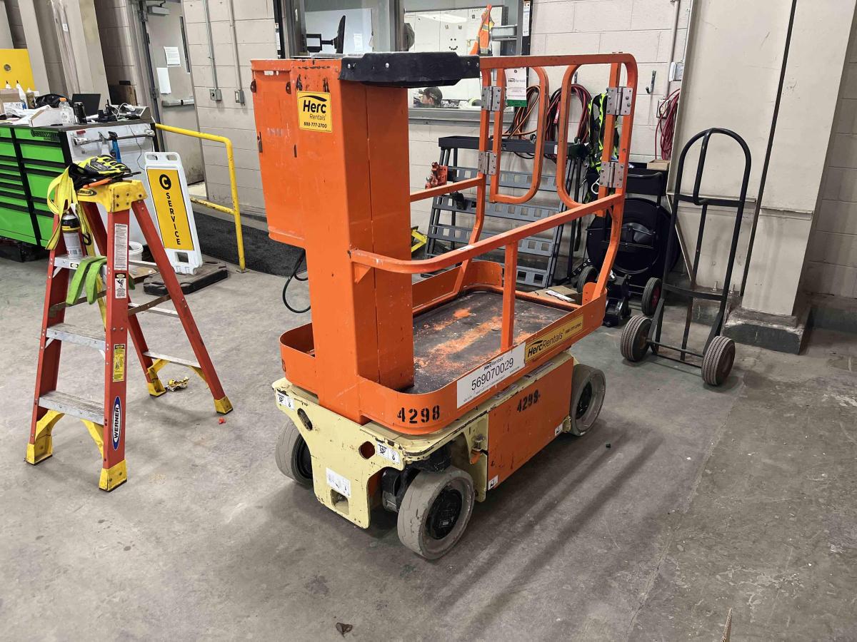 2014 JLG 1230ES