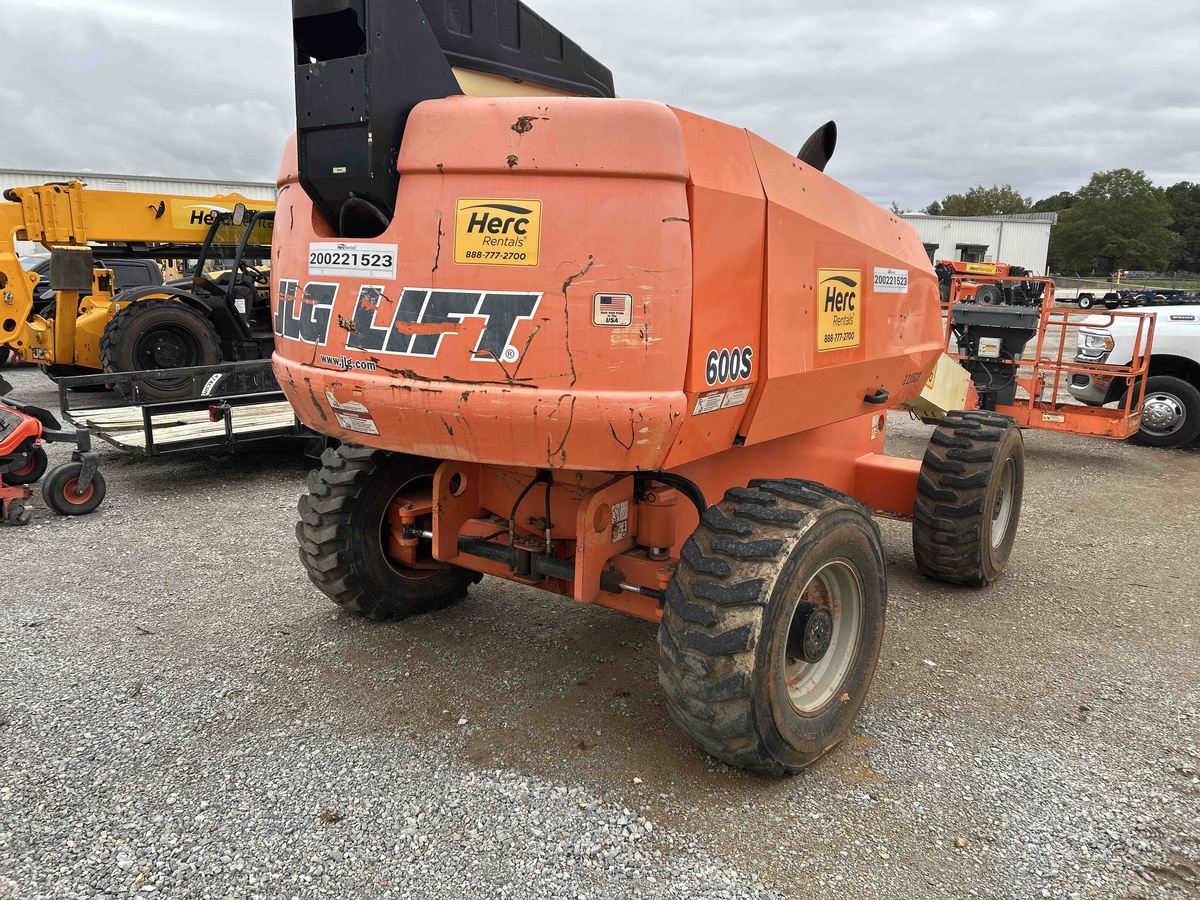 2017 JLG 600S-7