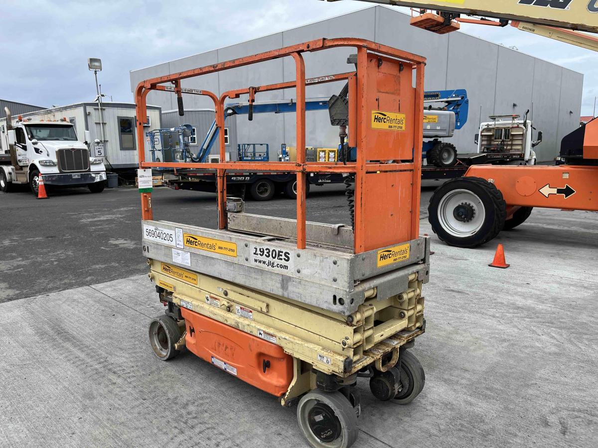 2013 JLG 1930ES