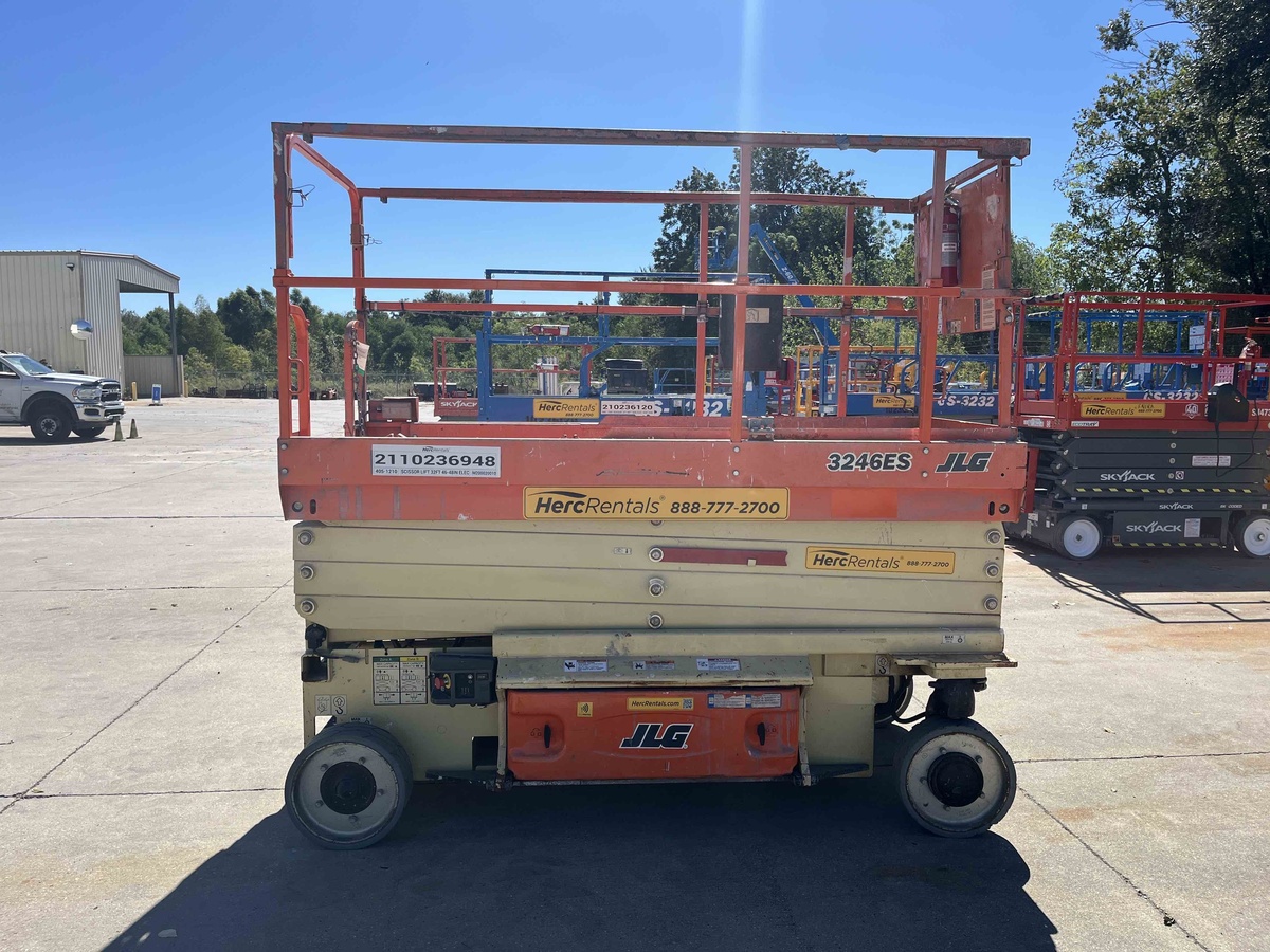 2018 JLG 3246ES
