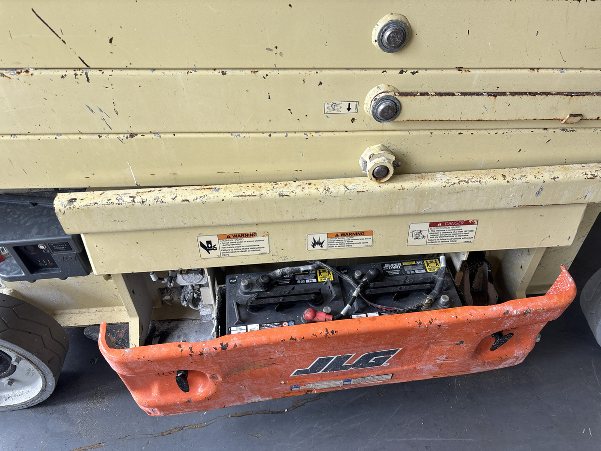 2016 JLG 2632ES-10