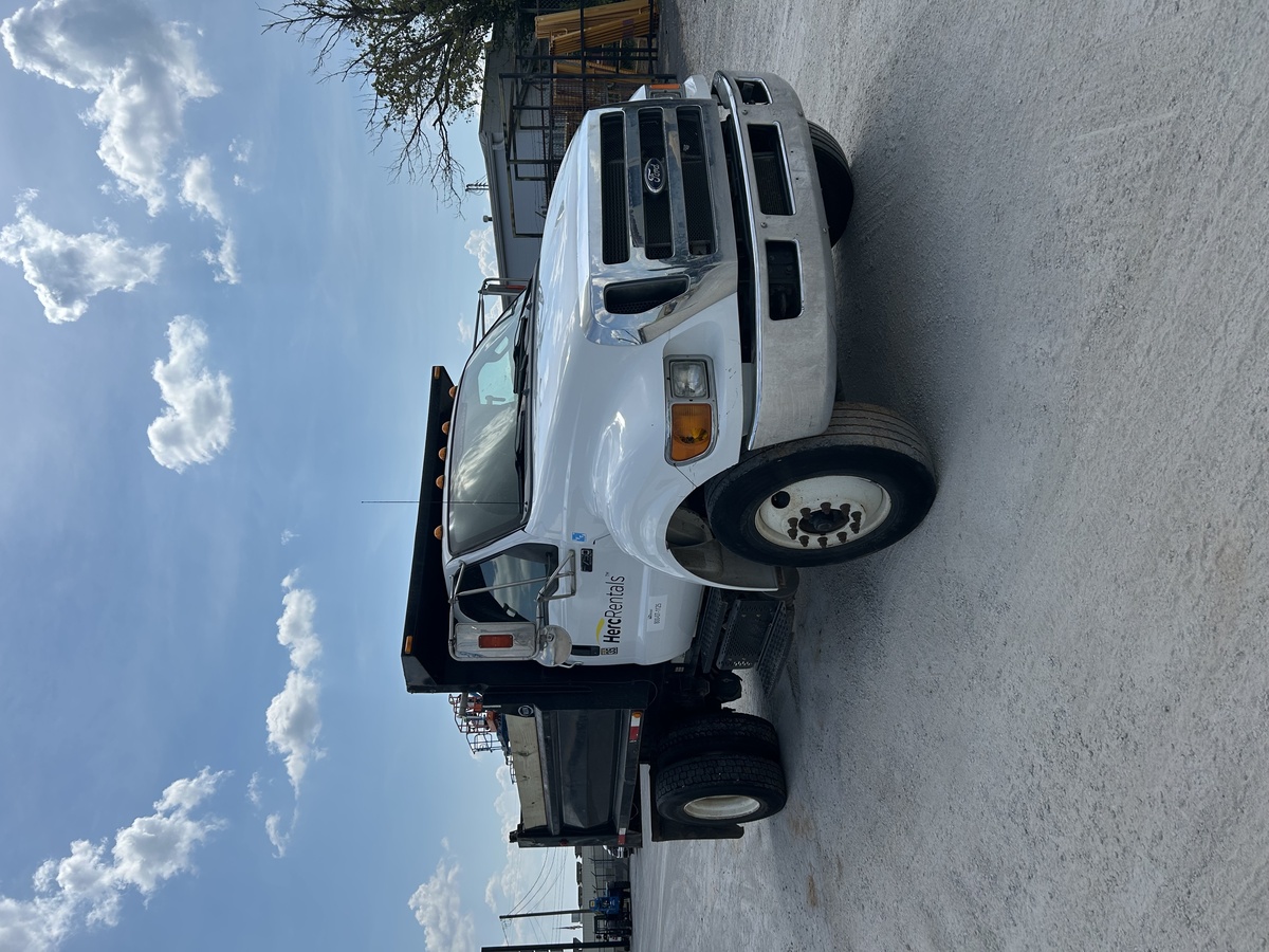 2015 Ford F750-1
