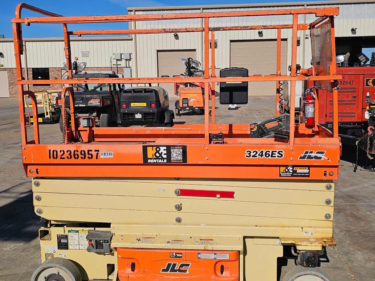 2018 JLG 3246ES-3