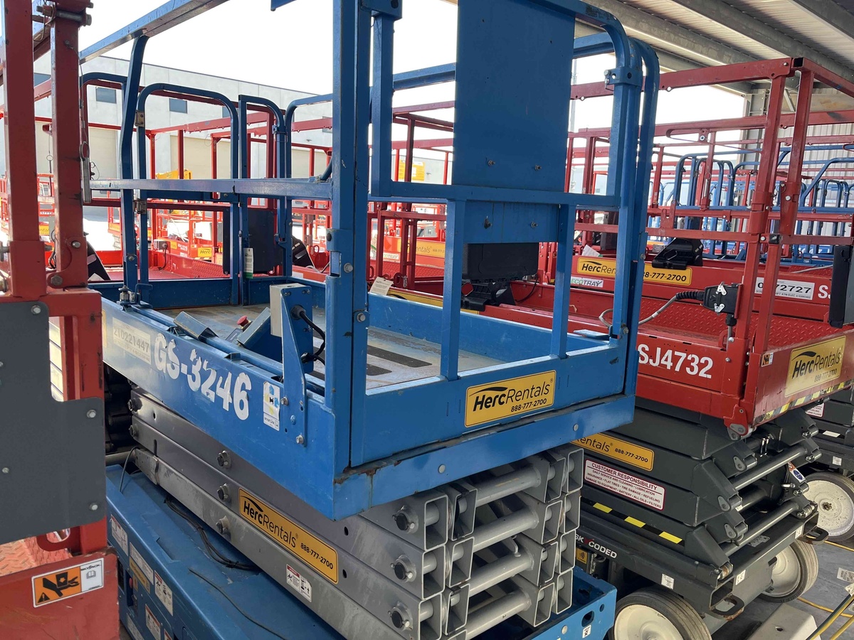 2017 Genie GS-3246