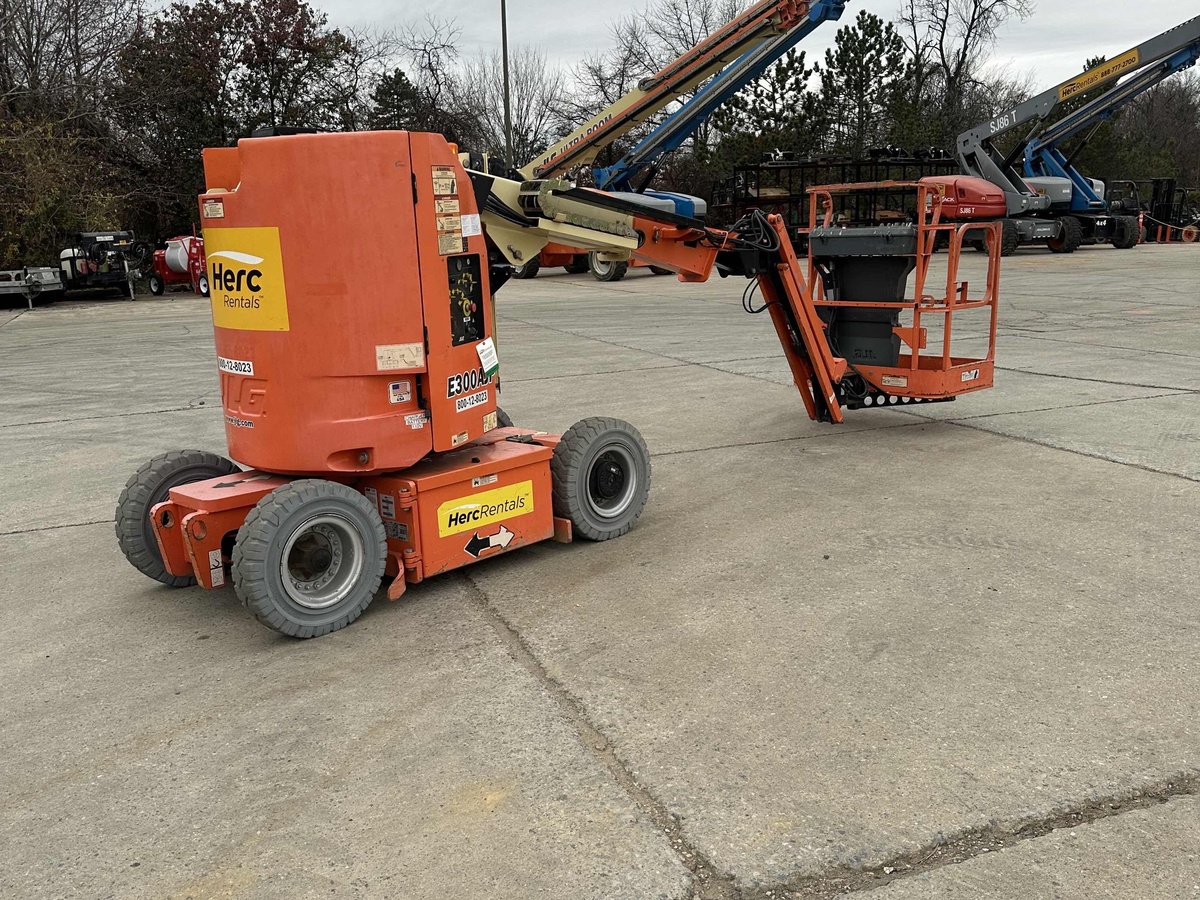 2016 JLG E300AJP-8