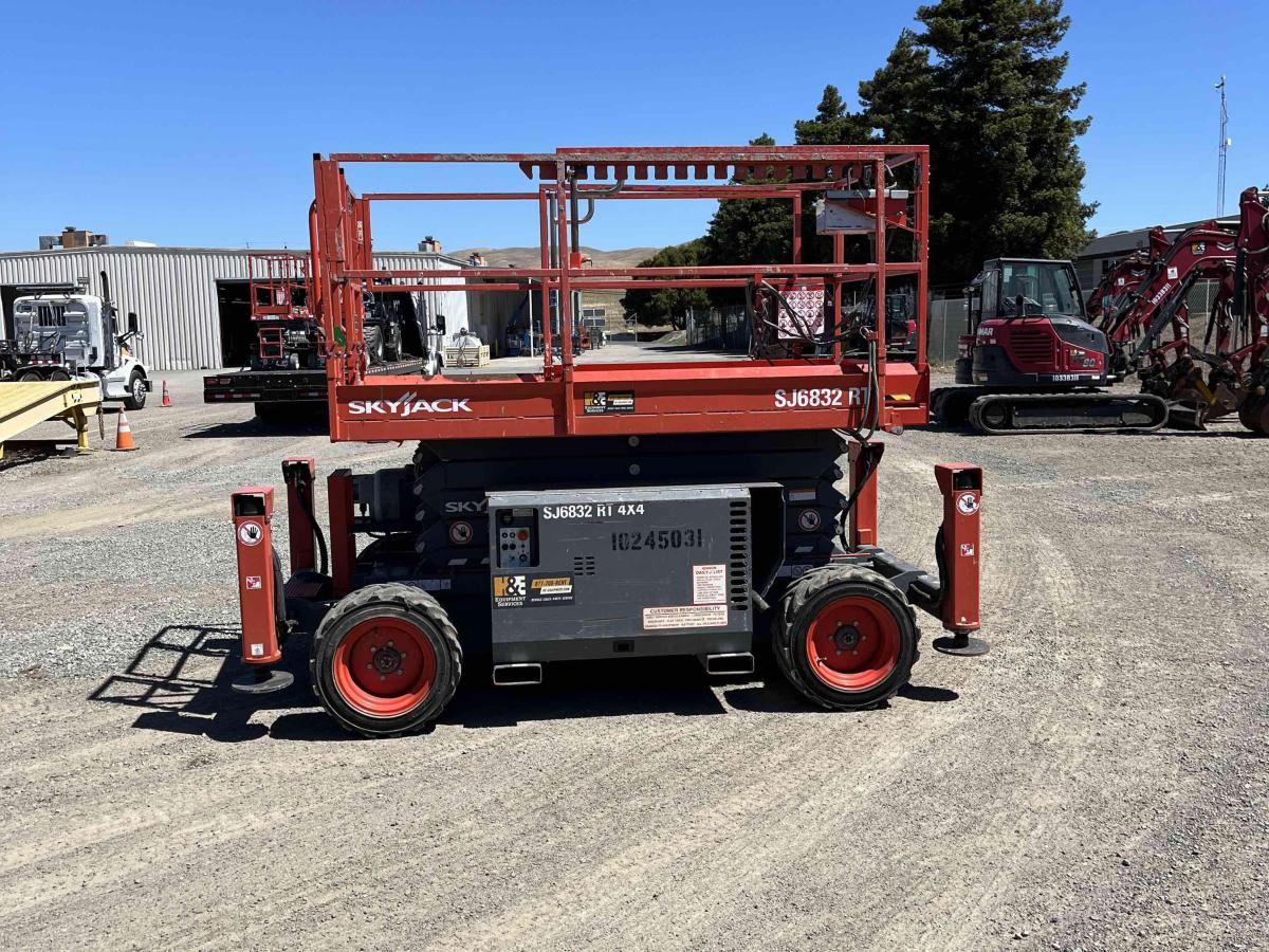 2018 Skyjack SJ-6832RT