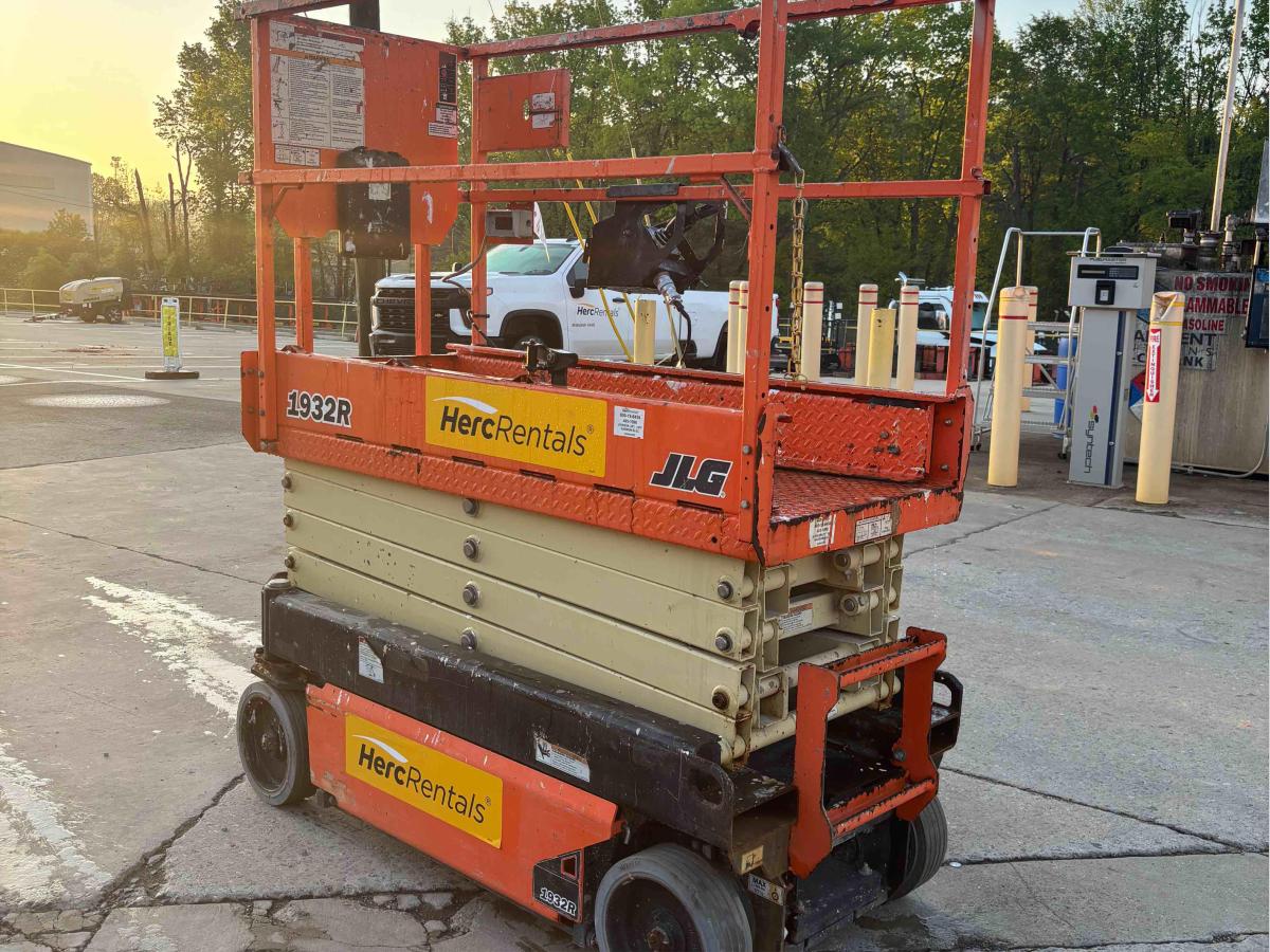 2018 JLG 1932R