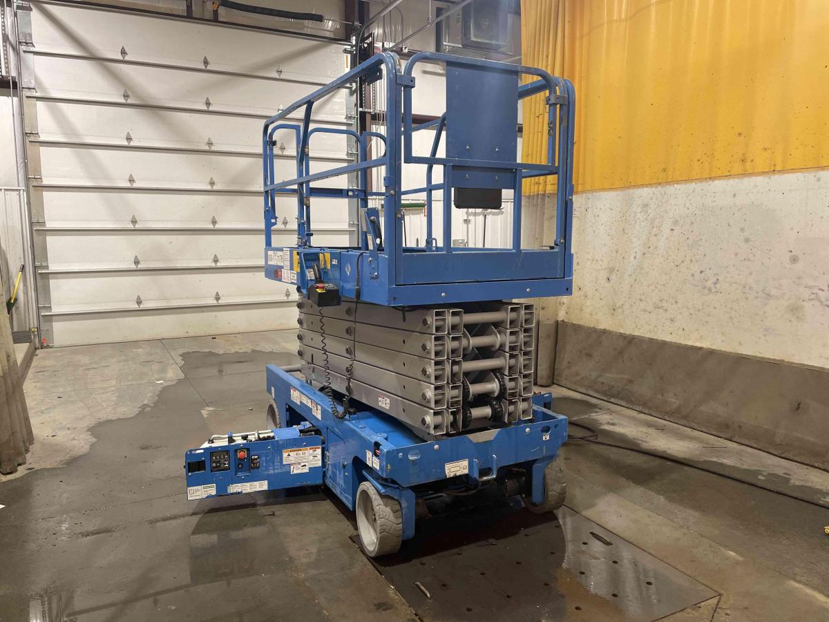 2017 Genie GS-4047