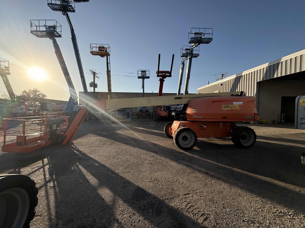 2018 JLG 660SJ-2
