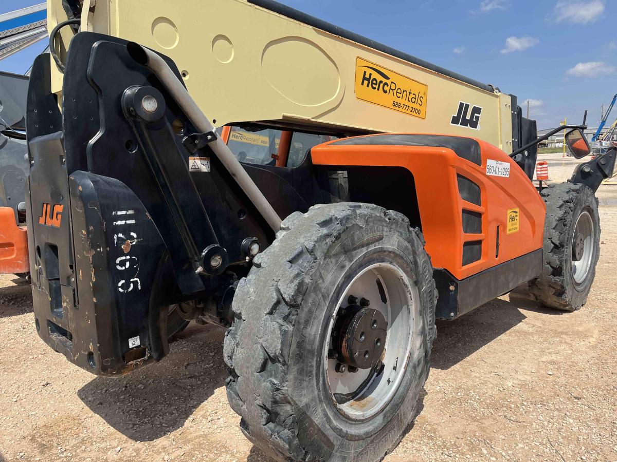 2018 JLG 1055