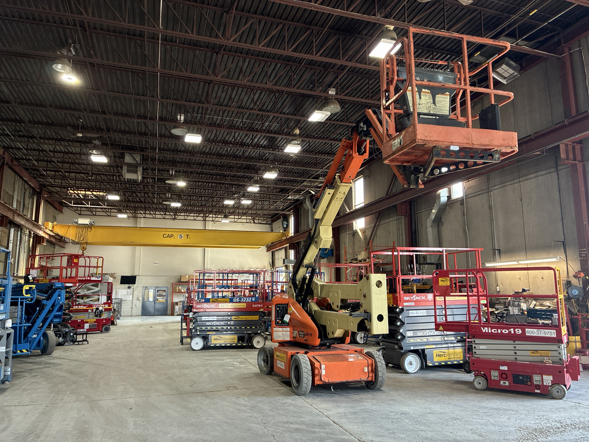 2015 JLG E400AJP-7