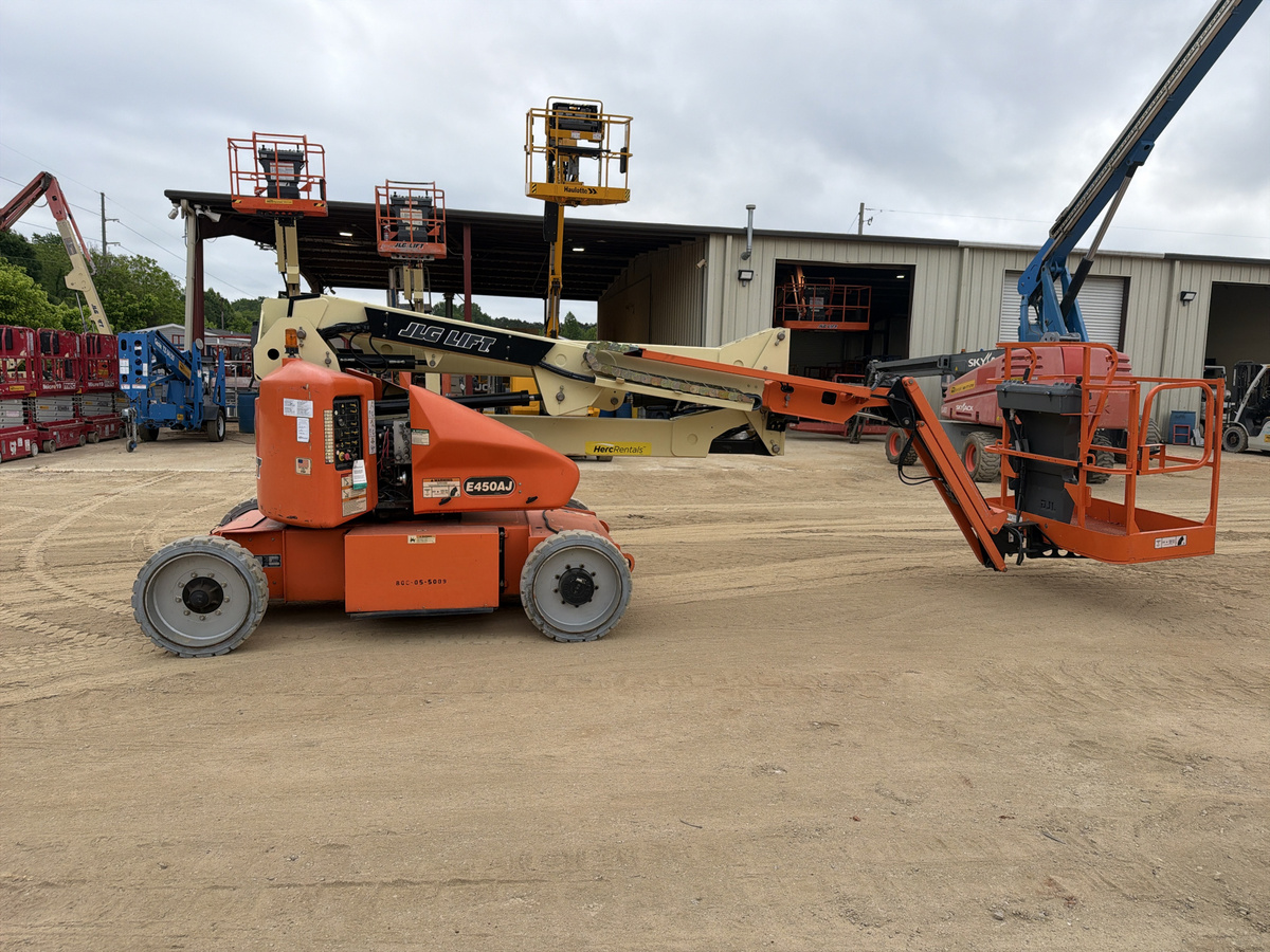 2015 JLG E450AJ-6