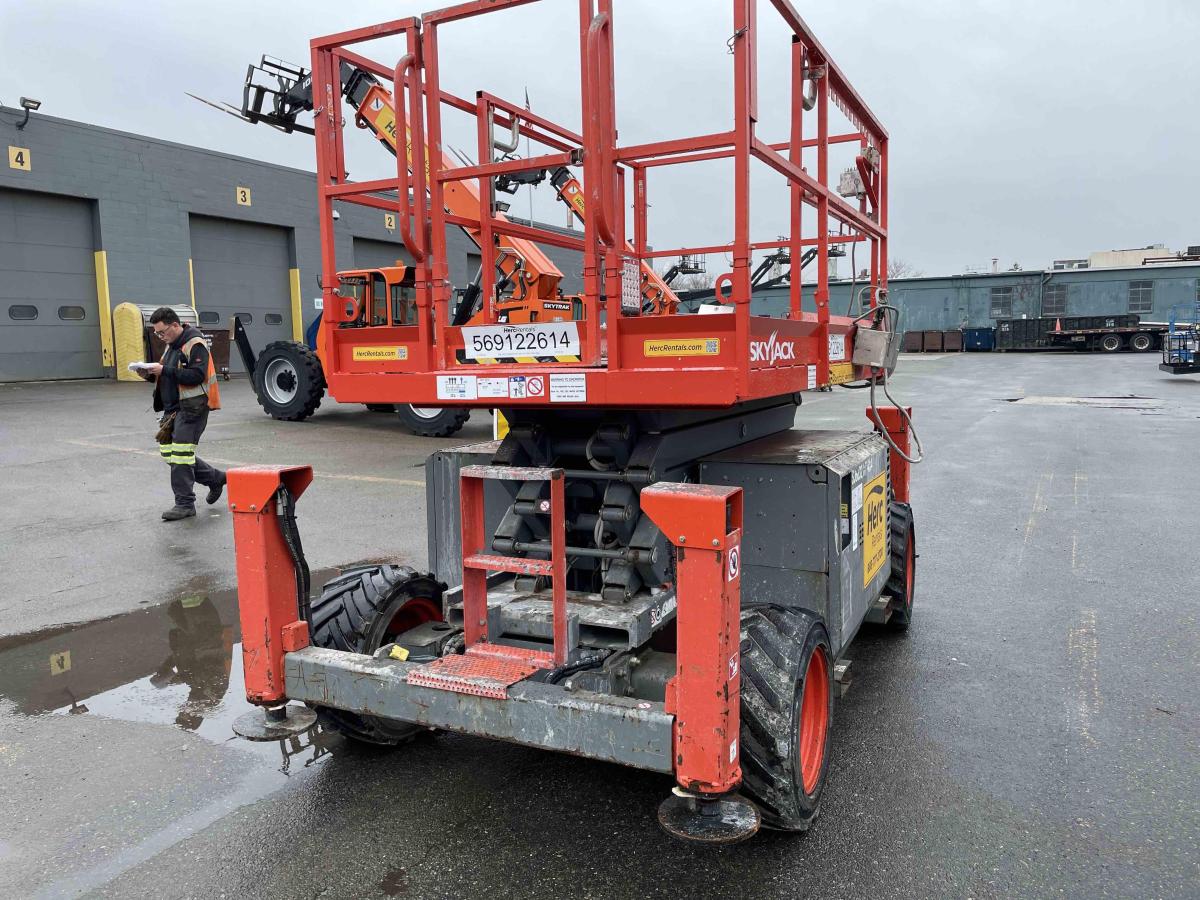 2018 Skyjack SJ-6832RT