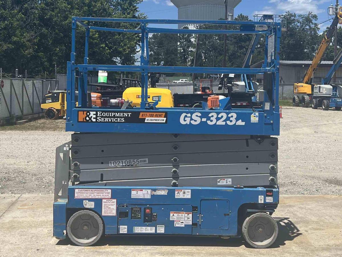 2017 Genie GS-3232
