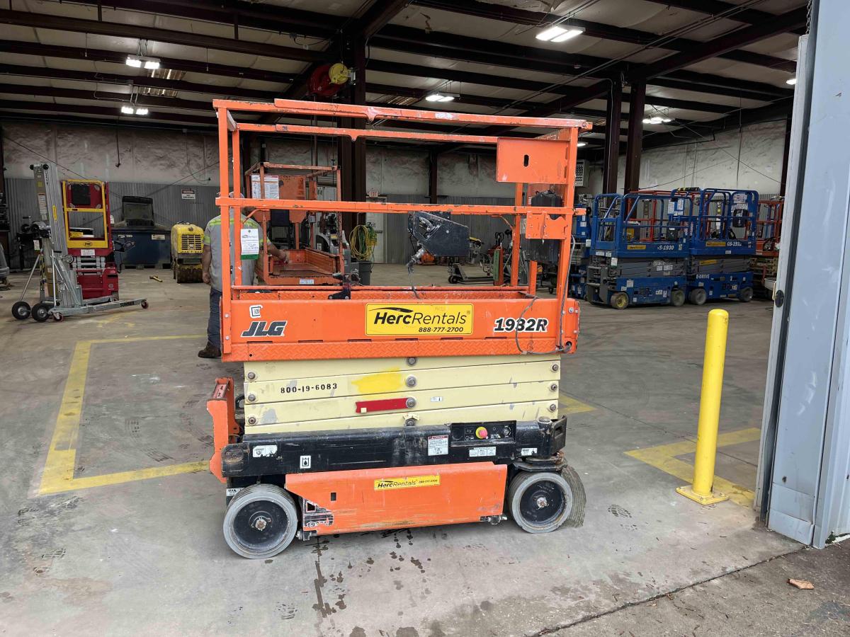 2018 JLG 1932R-8