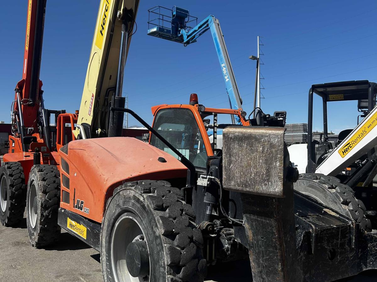 2018 JLG 1255