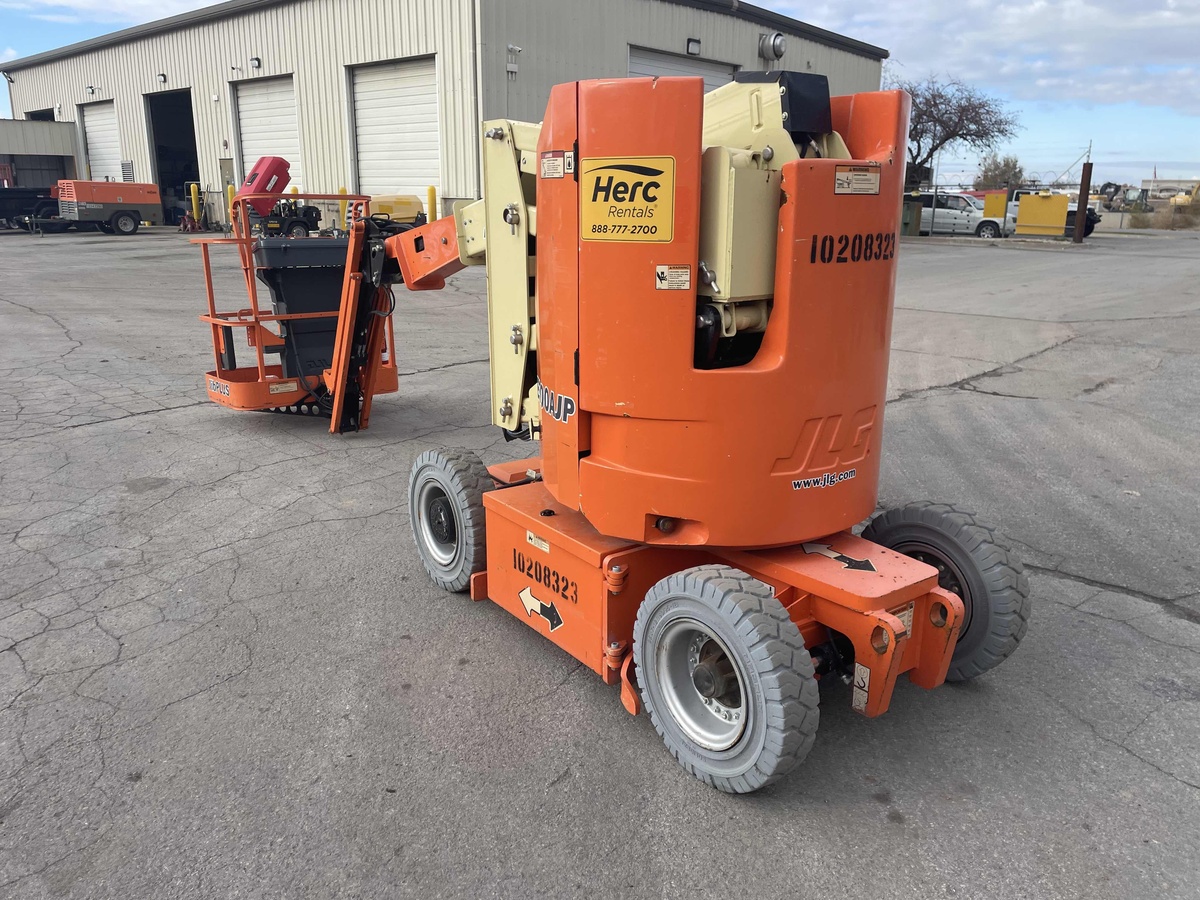 2017 JLG E300AJP-7