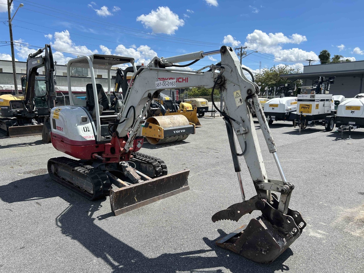 2020 Takeuchi TB235-2