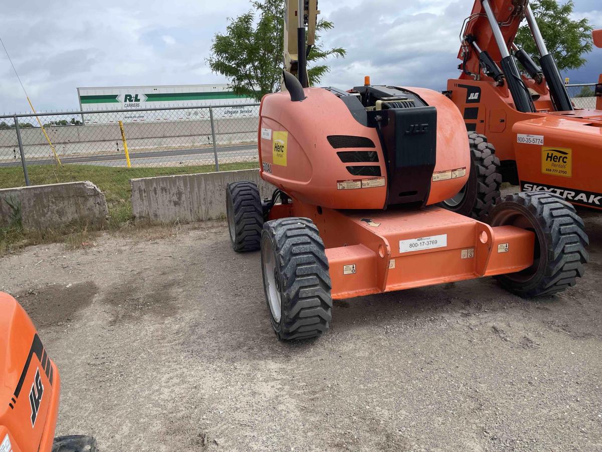 2017 JLG 600AJ