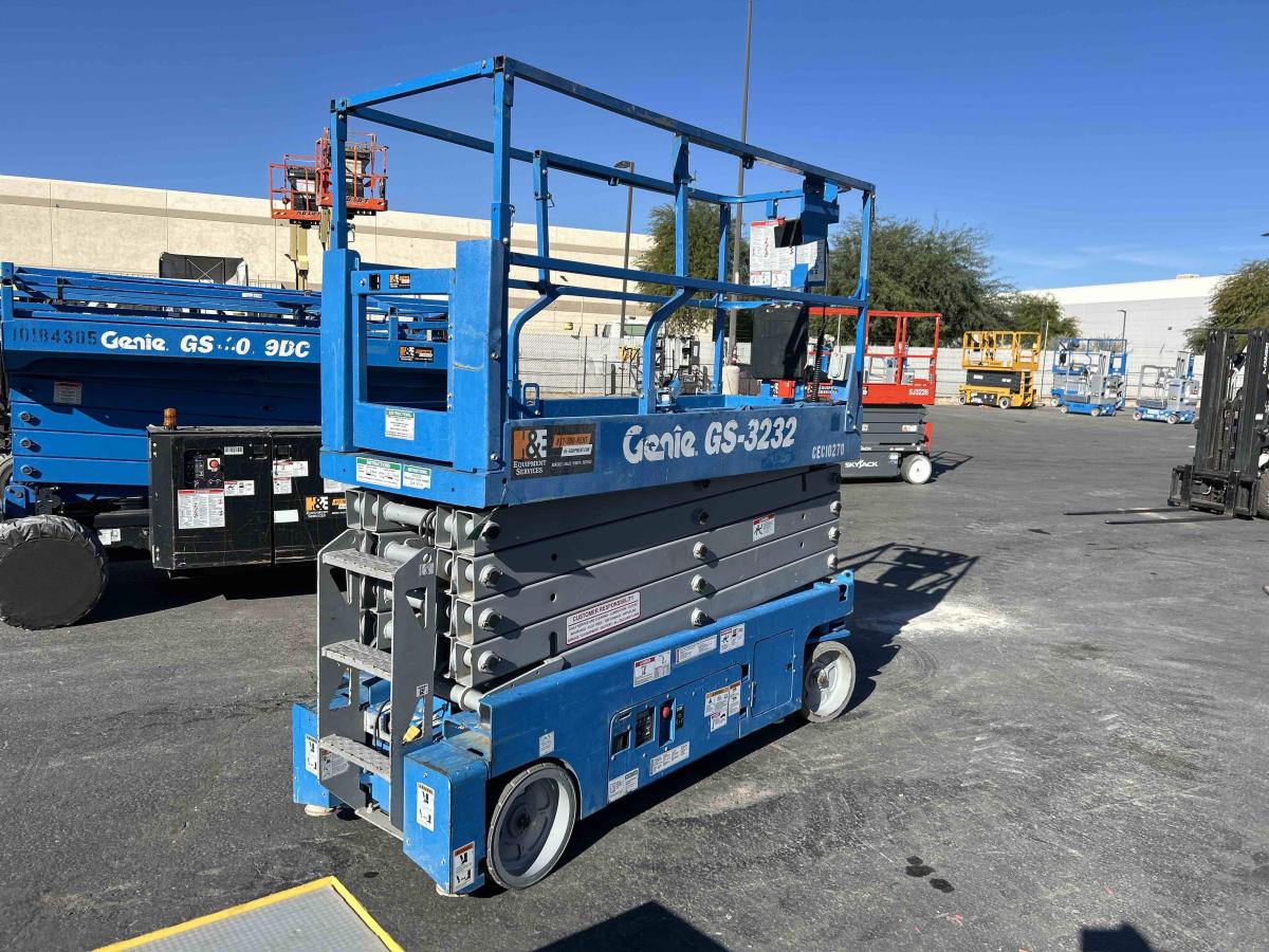 2017 Genie GS-3232