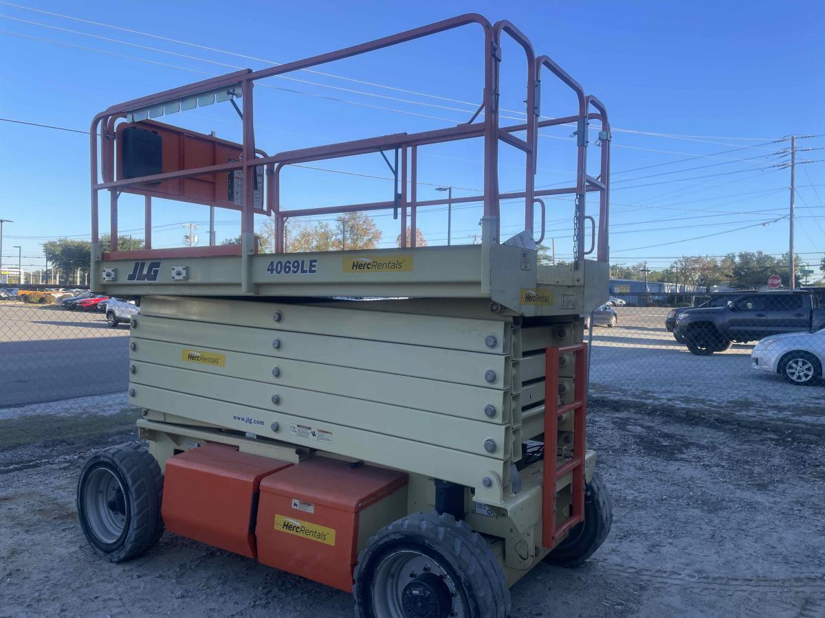 2017 JLG 4069LE