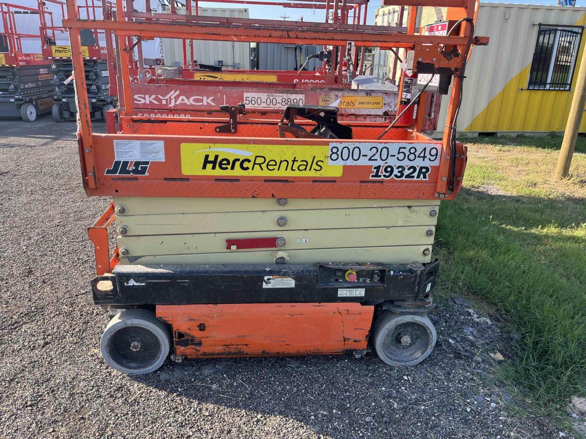 2018 JLG 1932R-2
