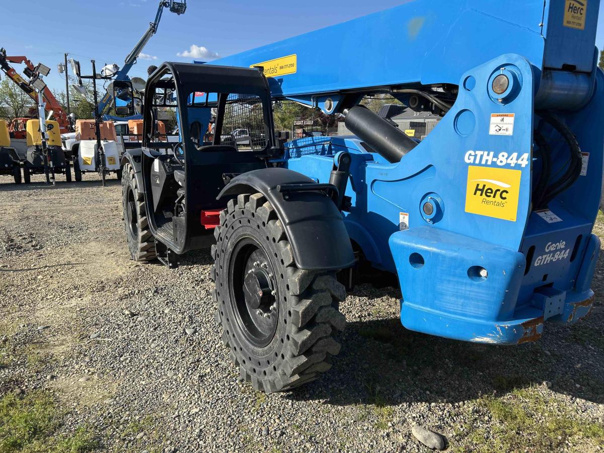 2018 Genie GTH 844-2