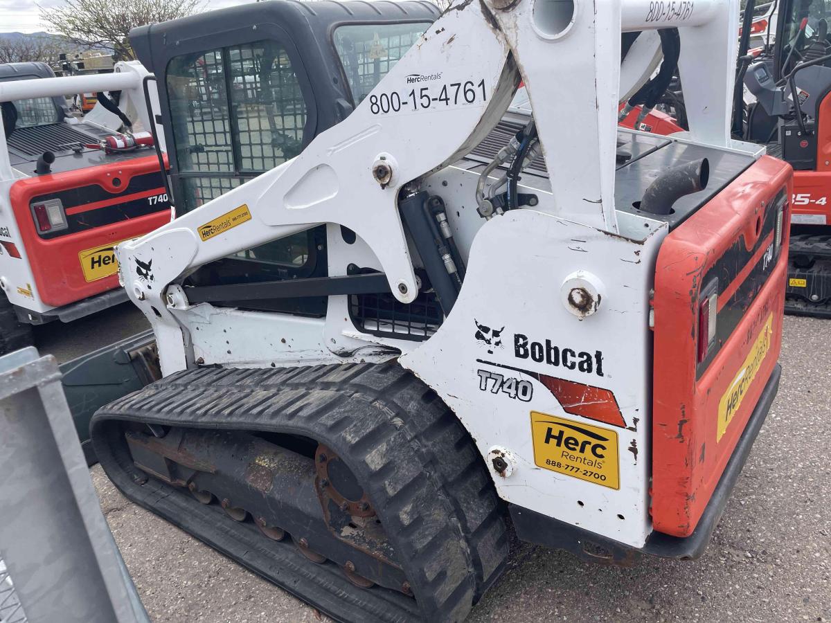 2017 Bobcat T740