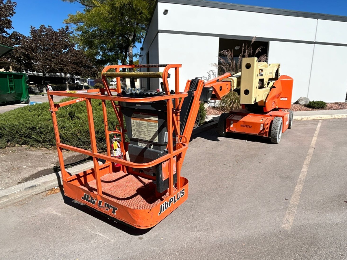 2017 JLG E400AJPN-1