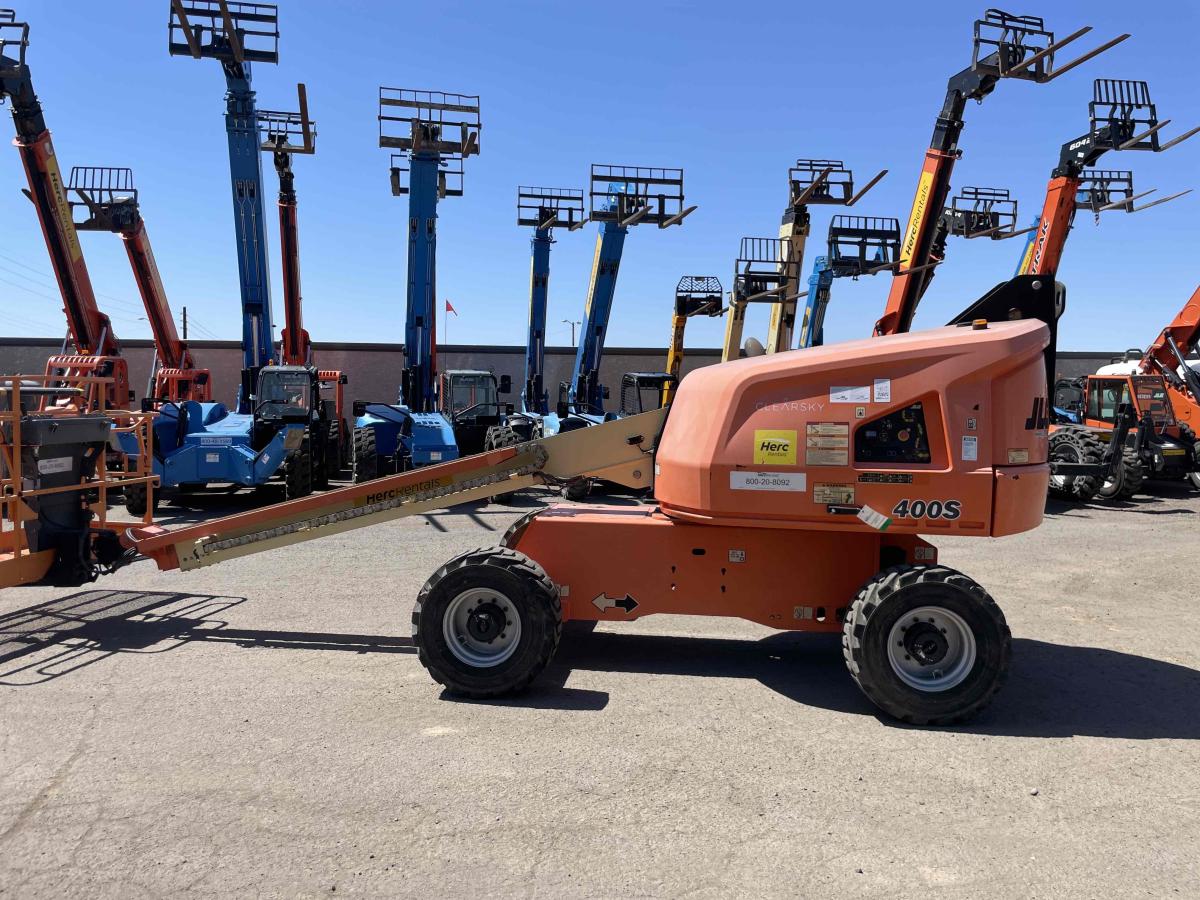 2018 JLG 400S