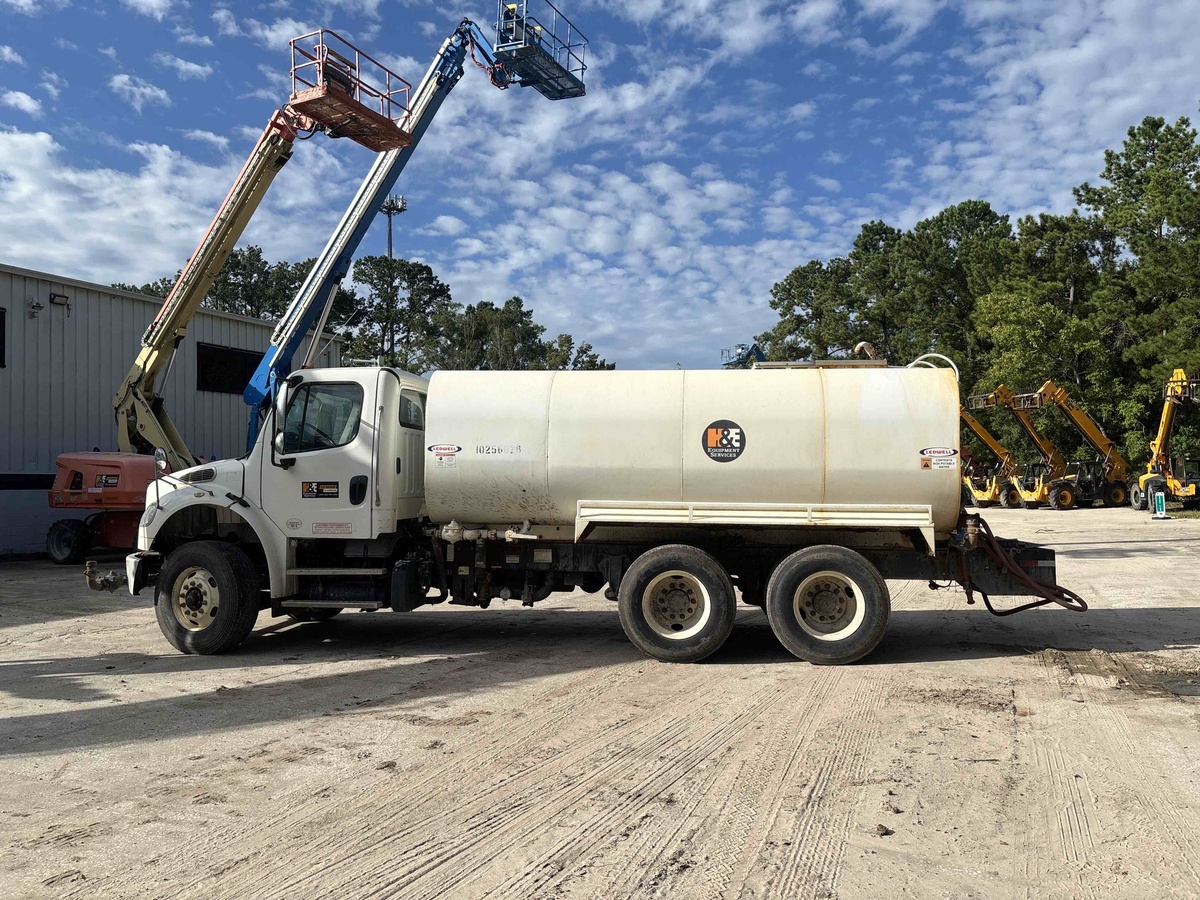 2019 Freightliner M2106