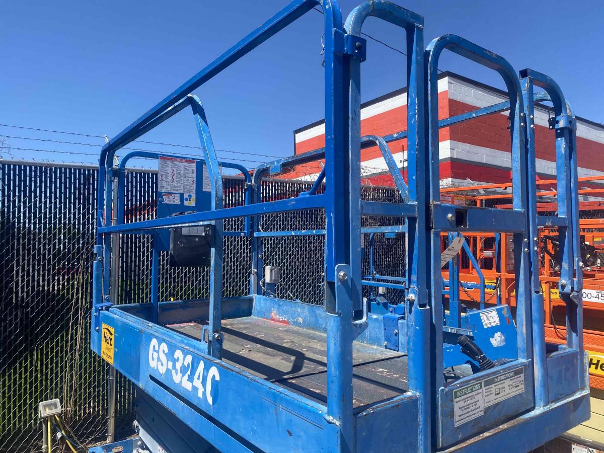 2015 Genie GS-3246