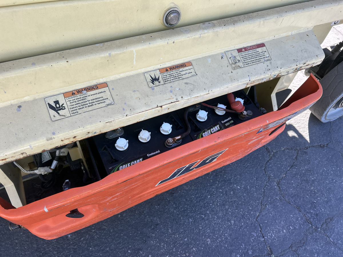 2017 JLG 3246ES-10