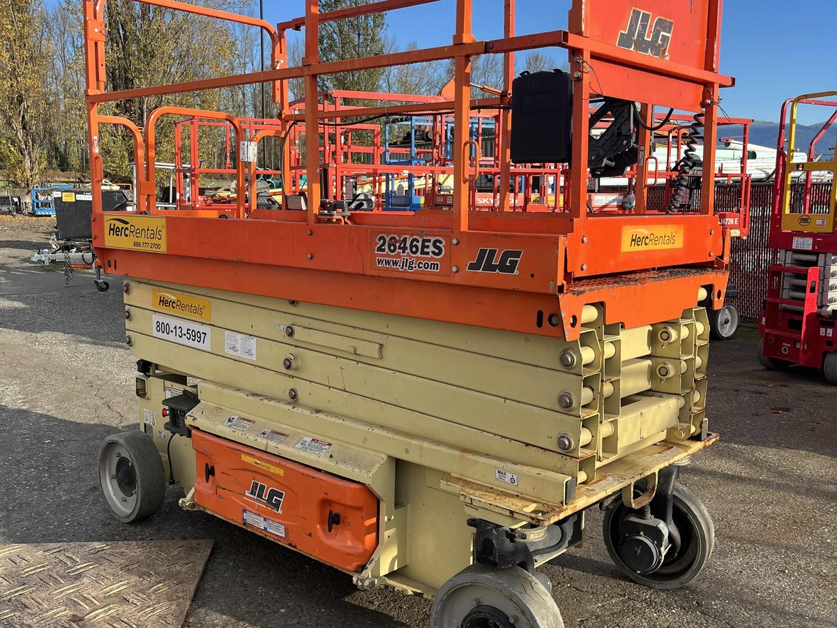 2017 JLG 2646ES-4