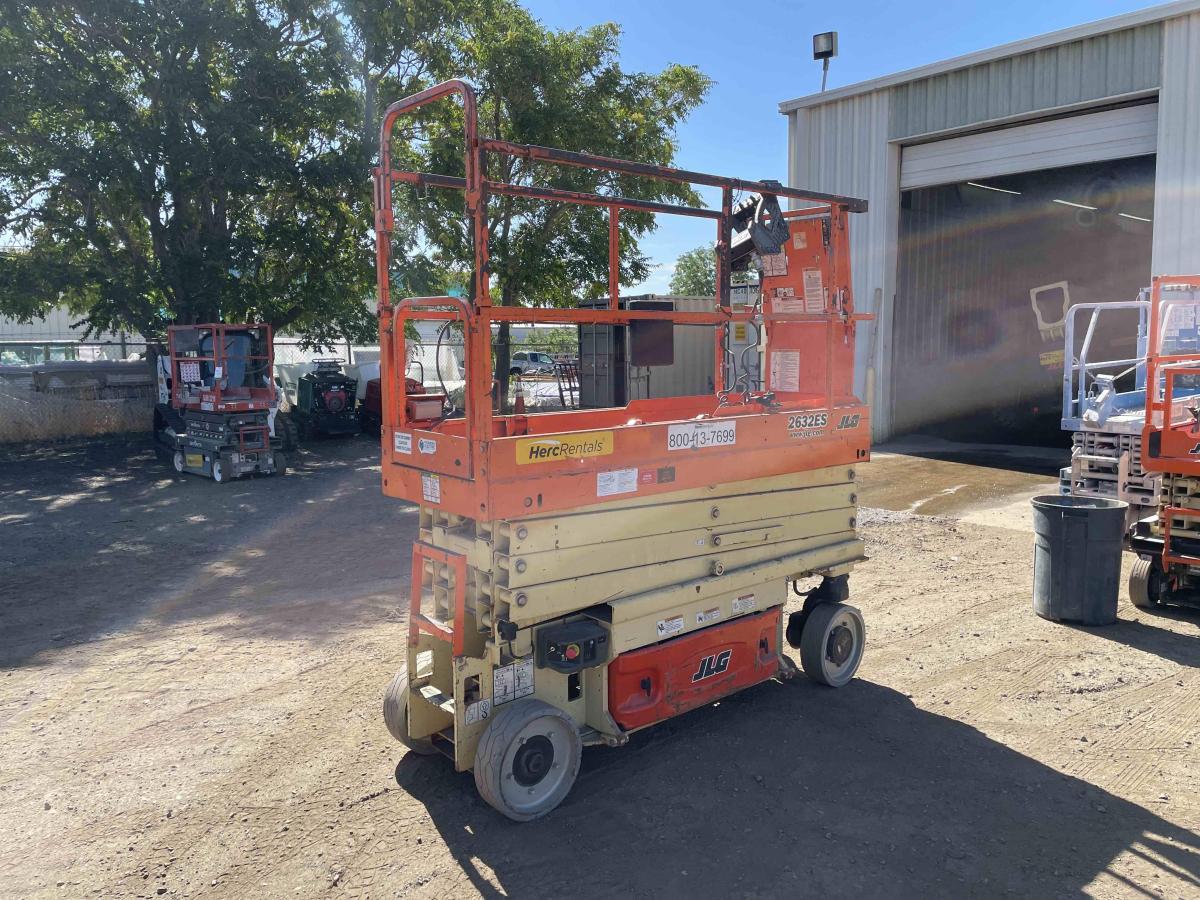 2017 JLG 2632ES