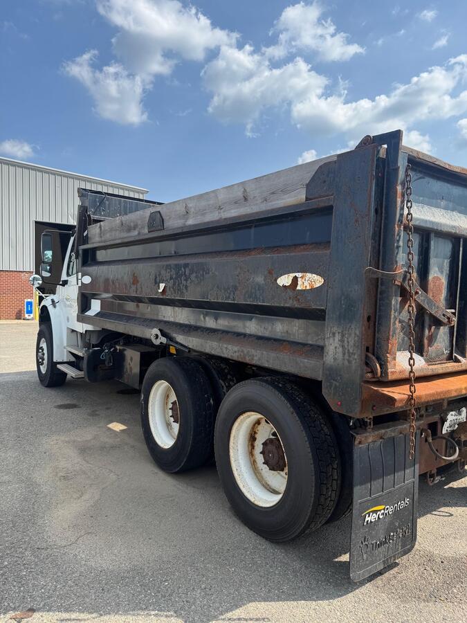 2016 Freightliner M2106-6