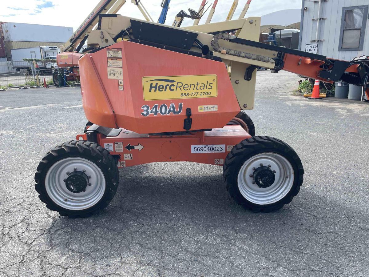 2017 JLG 340AJ-10