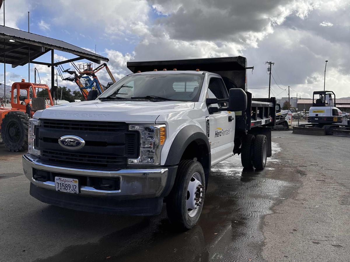 2017 Ford F550-2