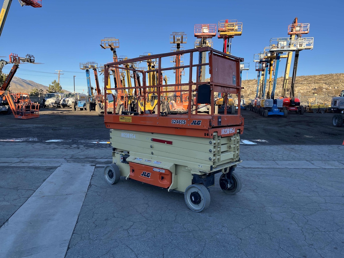 2018 JLG 3246ES-6