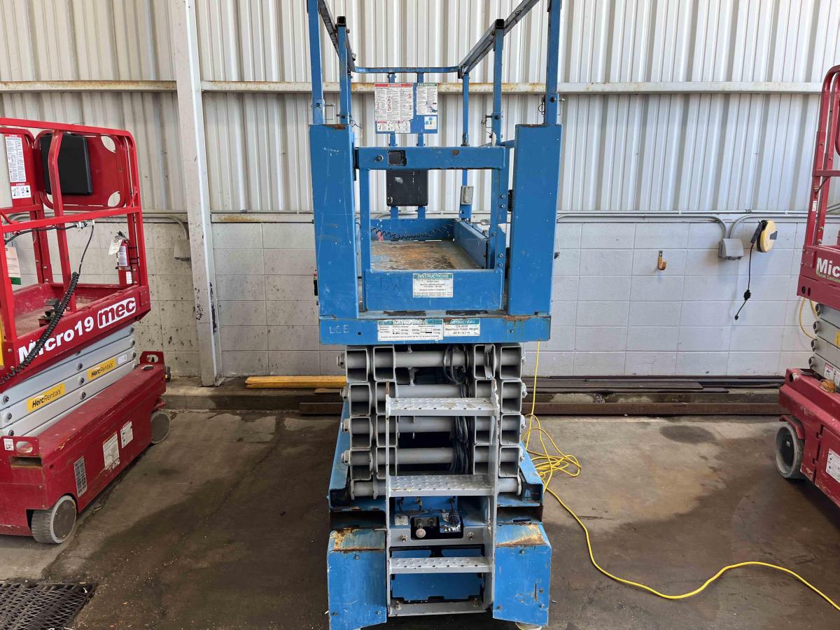 2017 Genie GS-3232