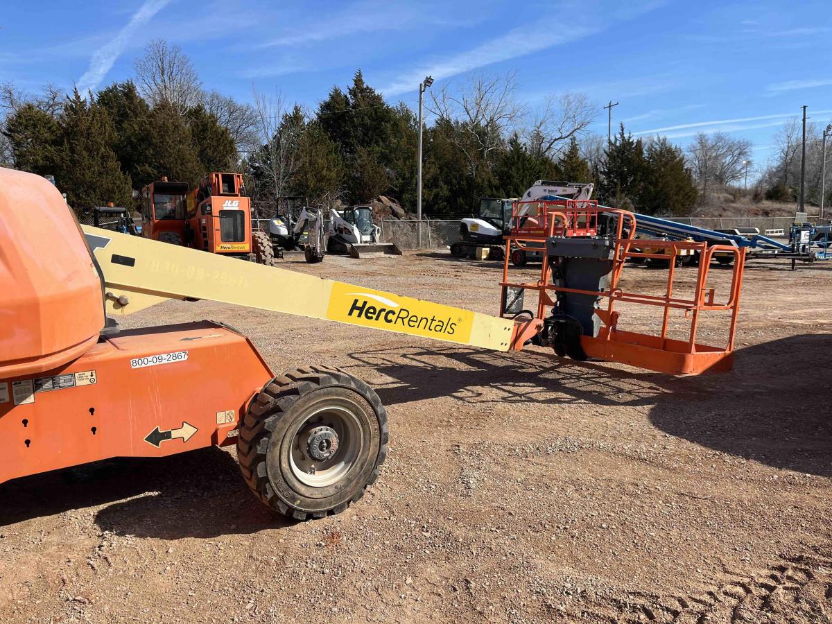 2016 JLG 400S