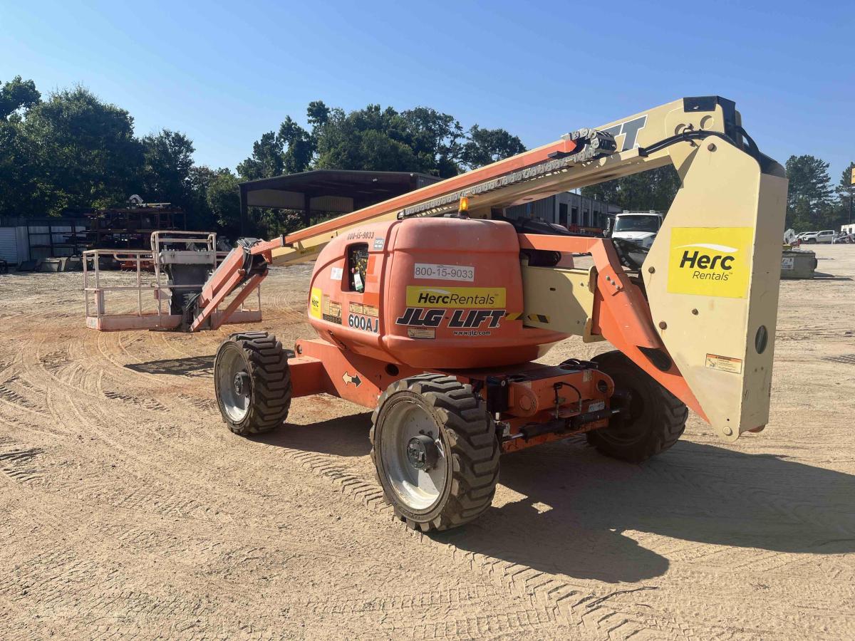 2017 JLG 600AJ-4